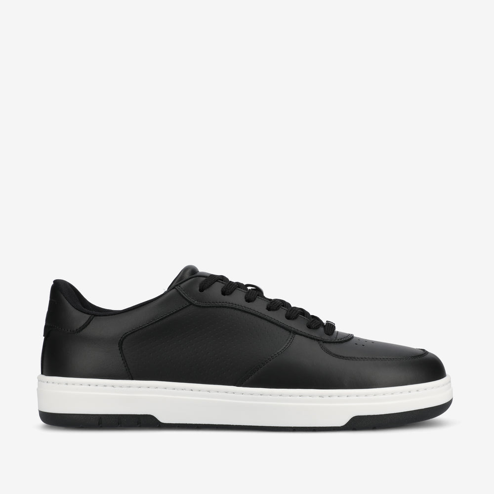 The Rapido Low-top Sneaker in Black