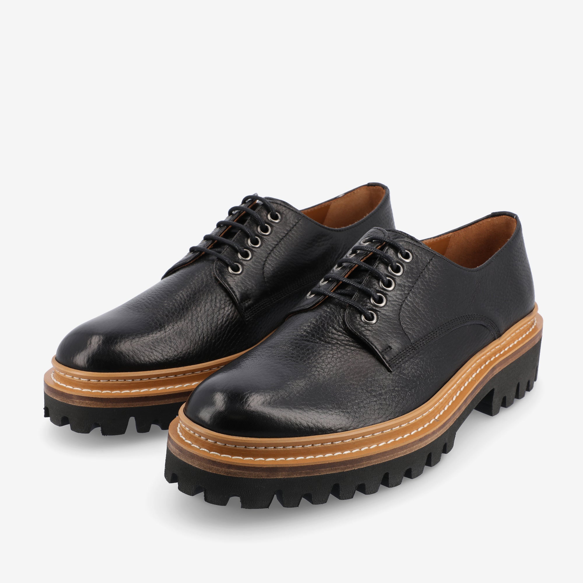 The Country Derby in Black